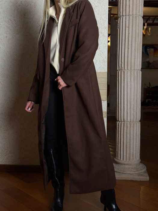 Жіноче пальто класичне