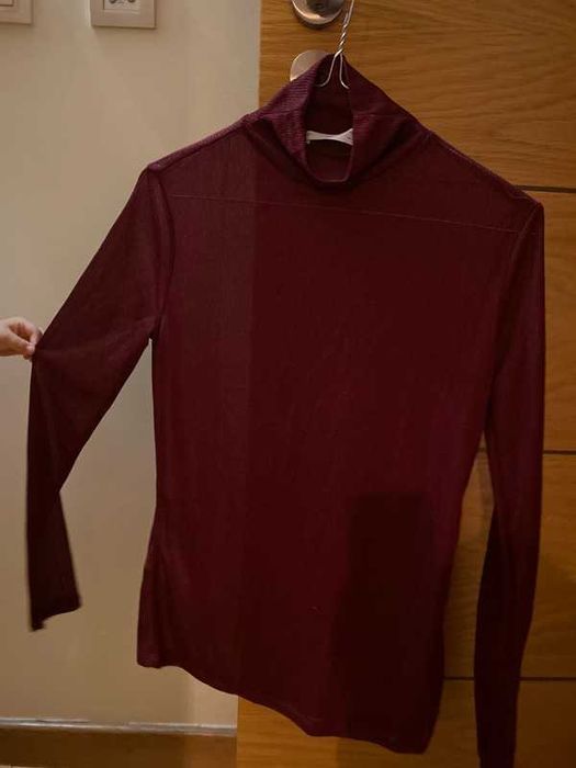 T-shirt canelada de gola alta