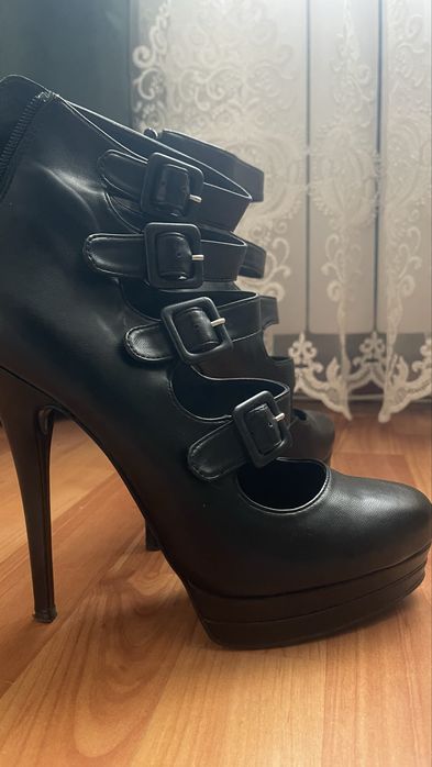 Туфли женские на высоком каблуке весна/осень