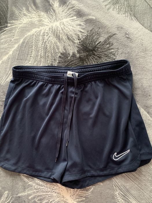 NIKE фирменные шорты, размер М