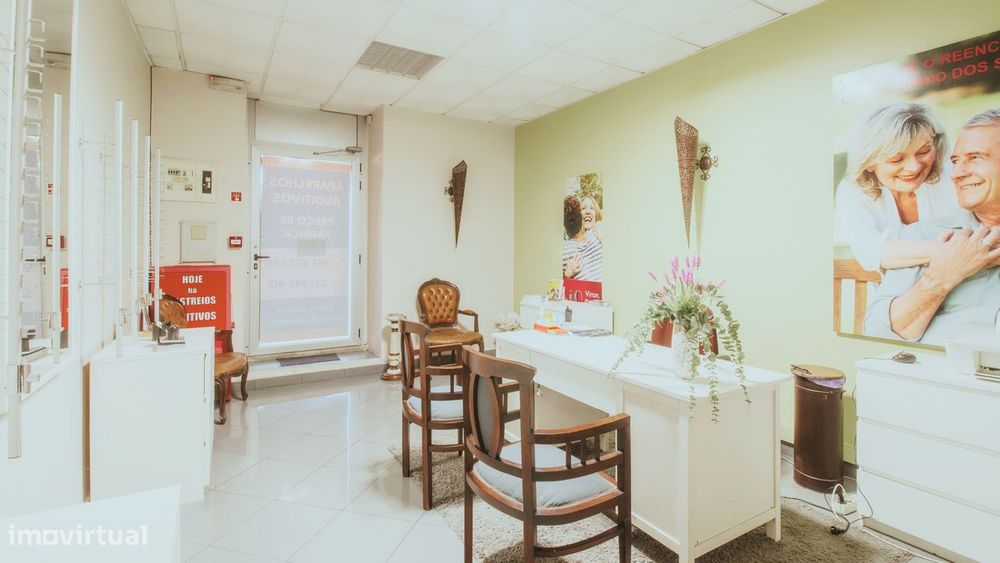 Espaço Comercial na principal Avenida de  Sobral de Monte Agraço