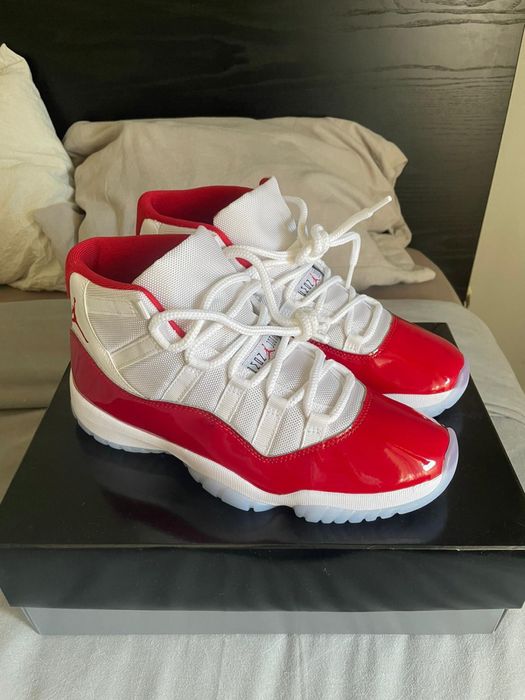 Jordan 11 cherry 2022