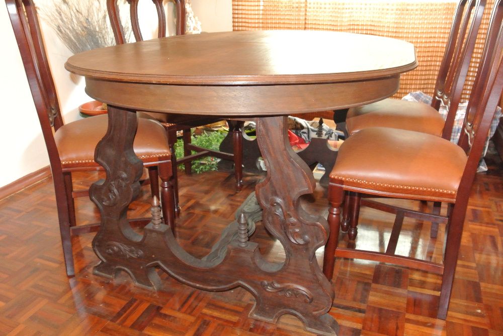 Mesa de jantar em madeira trabalhada para 6 pessoas (sem CADEIRAS)