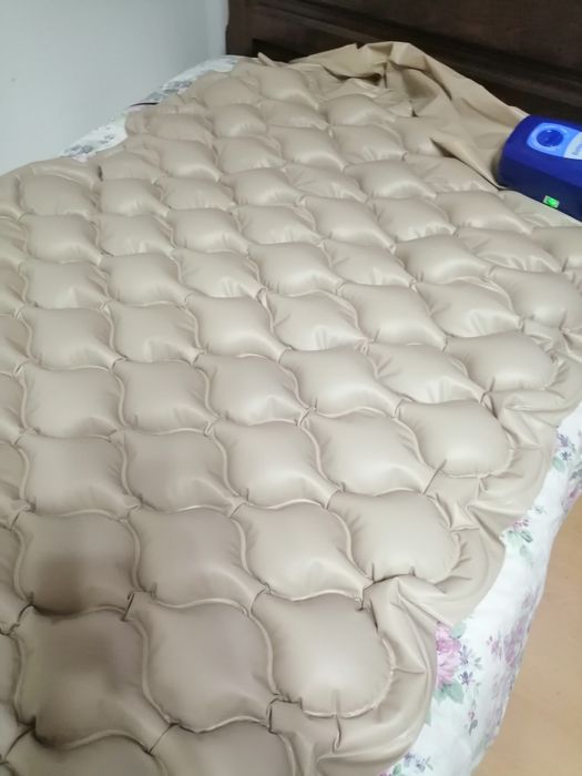 Colchao anti escaras com compressor Ar Alveolos Geratria acamados