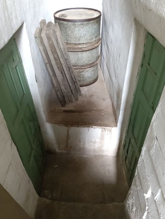 Гараж для машини, а також для ричей