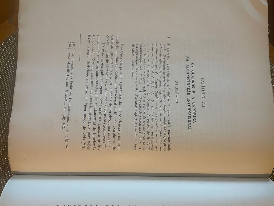 "Dos funcionários internacionais"