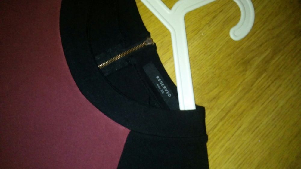 Wyszczuplająca sukienka Reserved czarno-bordowa rozmiar XS/S/M