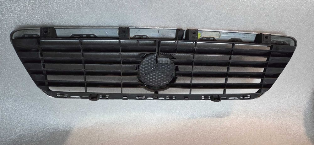 Grill atrapa emblemat Mercedes CLK W208