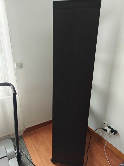 Estante vertical 8 cubos, preta