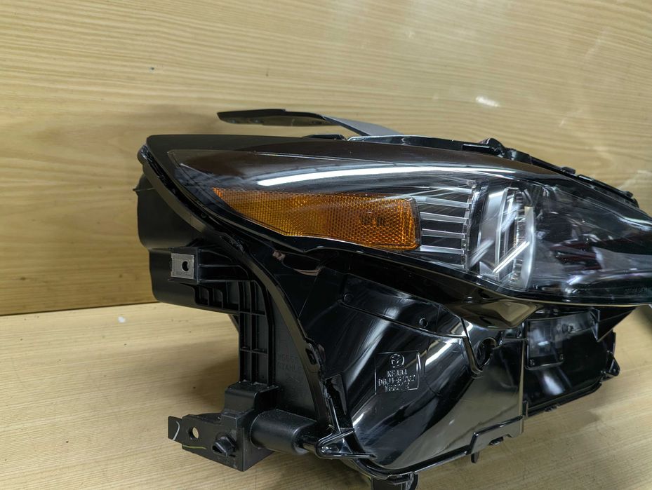 Фара права Mazda CX30 AFS 2024-