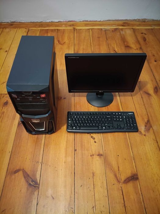 Zestaw komputer, monitor, klawiatura