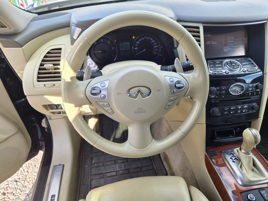 Infiniti QX70 3.0 L S Premium