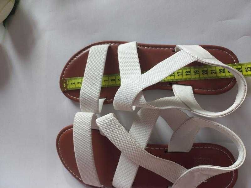 Білі босоніжки 37 розмір нові