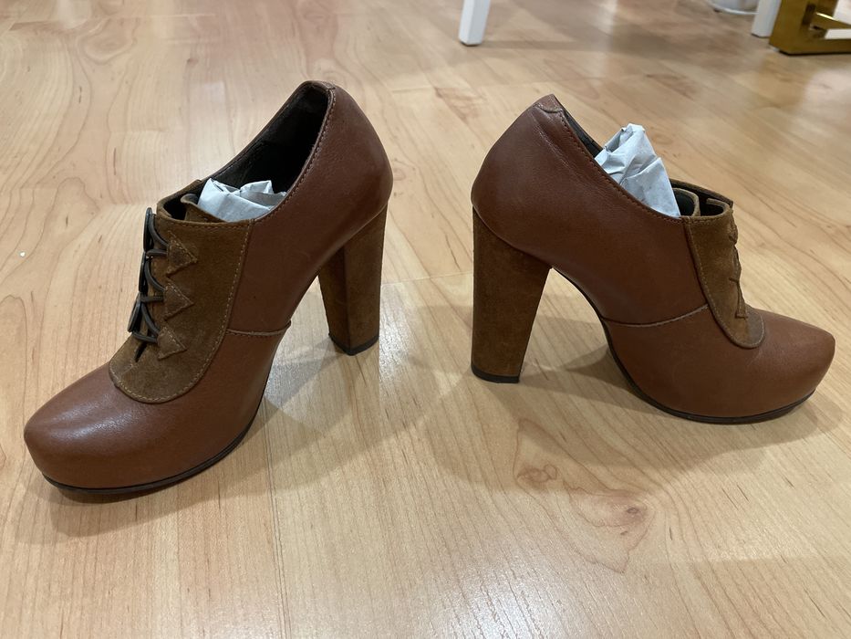 Sapatos castanhos T35 como novos