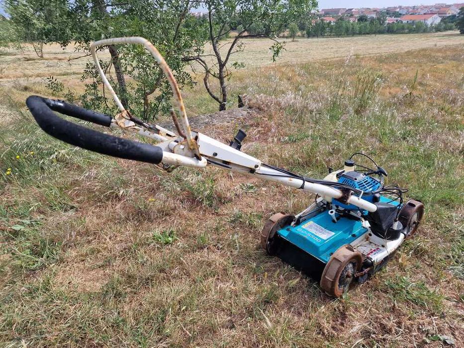 Corta mato / Destroçador de mato a motor - Kubota GC-S500 e GC-K501