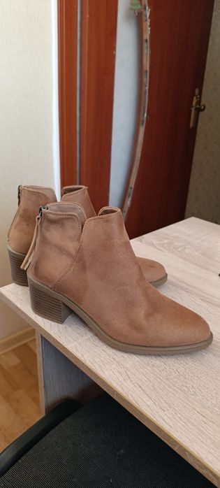 Продам козаки черевики  24см