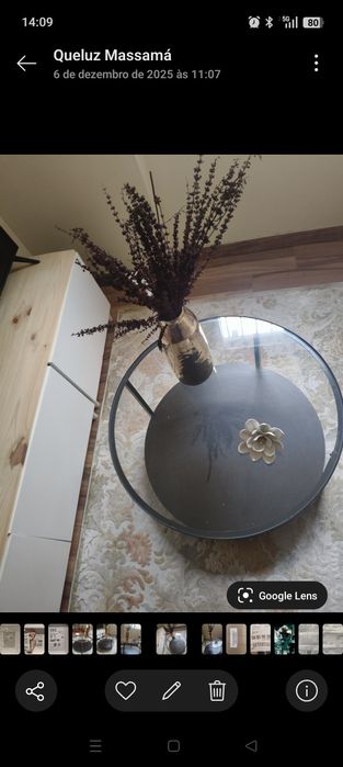 Mesa de centro, em vidro e estrutura metálica