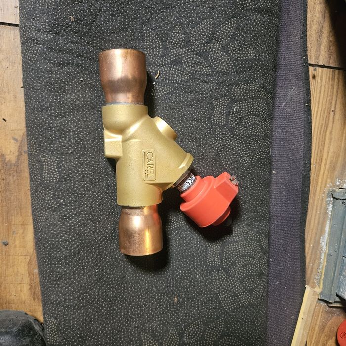 Elektrozawór. Mosiężno-miedziany