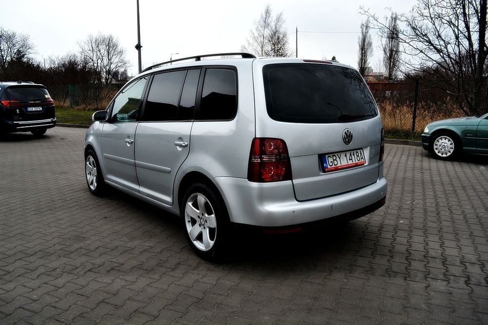 Volkswagen Touran Automat, Klimatyzacja, Czujniki parkowania, Podgrzewane fotele