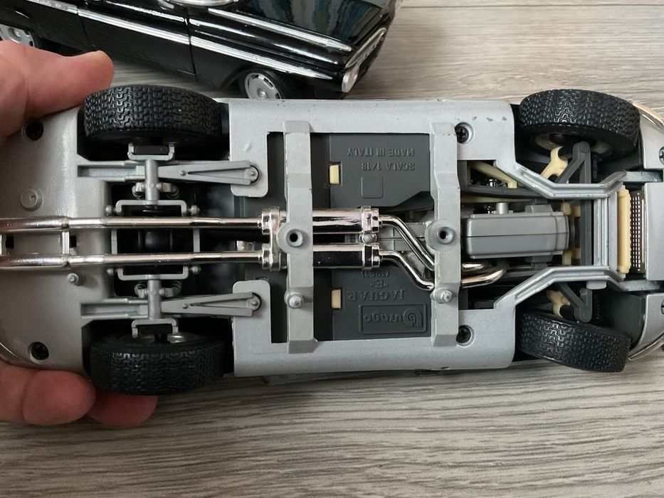 Model jaguar e type 1961 skala 1:18 zlom