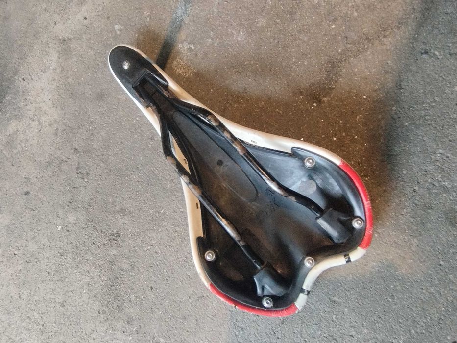 Selim bicicleta race