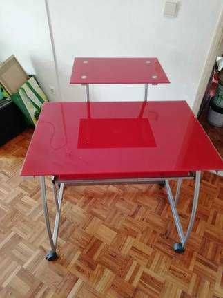 Mesa de metal com tampo de vidro
