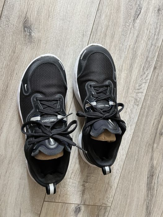 Кросівки бігові Nike 39