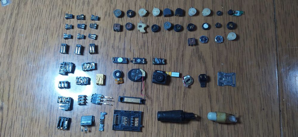 Запчасти от телефонов, микрофоны, вибромоторы, динамики, гнёзда зарядк