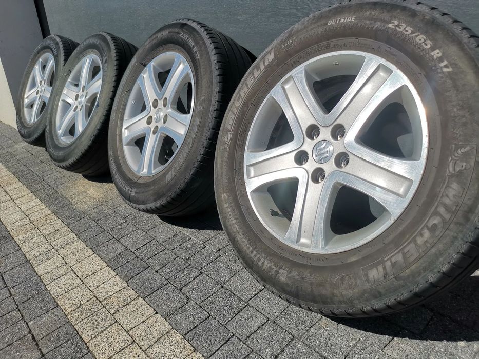 Koła Suzuki Vitara Felgi Aluminiowe 5X114.3 6.5X17 ET45