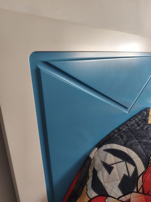 Cama de criança lacada em branco e azul