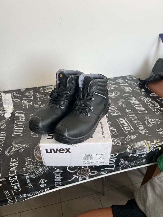 Buty robocze uvex rozmiar 44