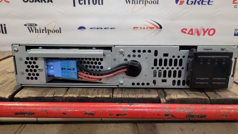 ДБЖ серверне APC (SMC3000RMI2U)