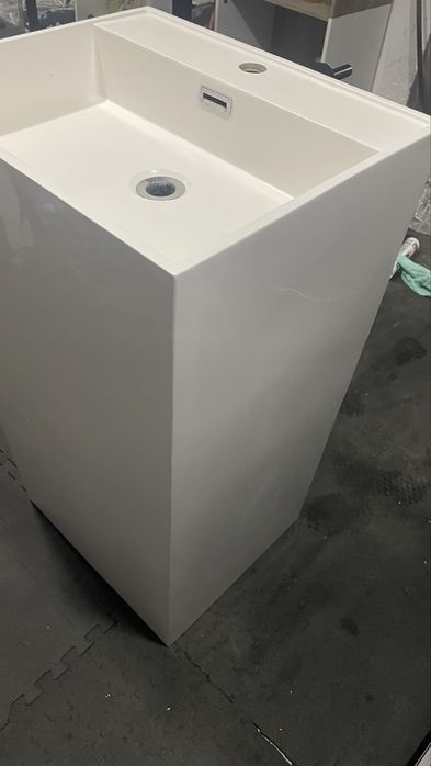 Umywalka przyscienna