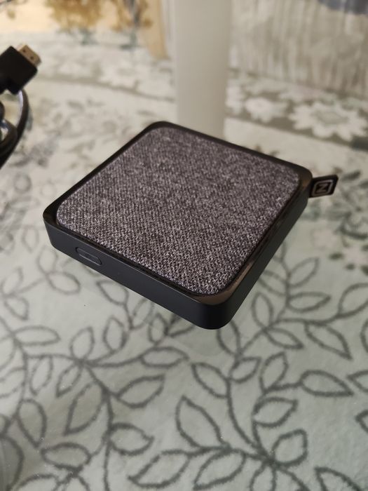 Dekoder TV 4K BOX jest kabel zasilający+ hdmi (brakuje pilota)