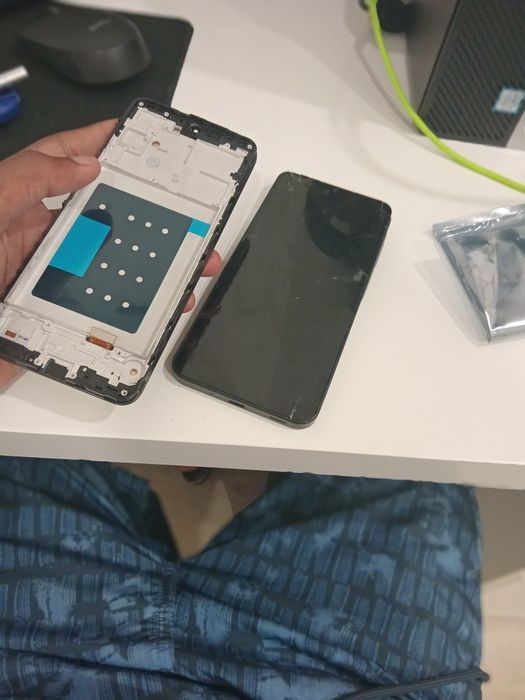 Reparo  todo tipo de telemovel   preço depende da marca