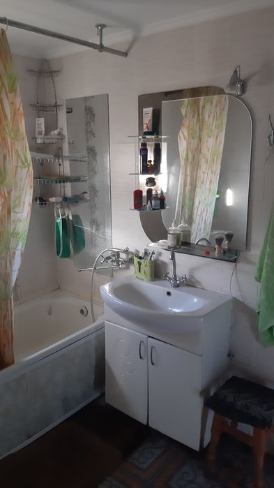 Здам кiмнату дiвчинi(жiнцi).сімейній парі.