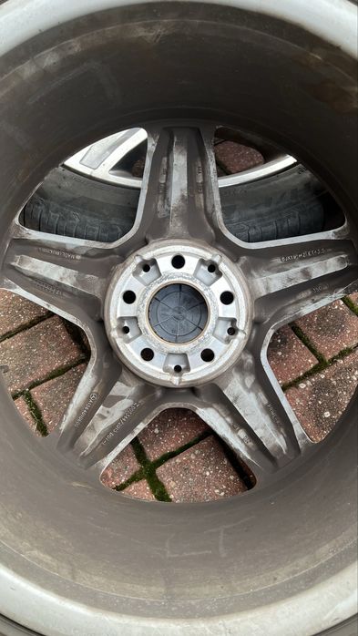 Koła Mercedes-Benz OEM 19 AMG 8JX19 H2 ET43.5 GLA