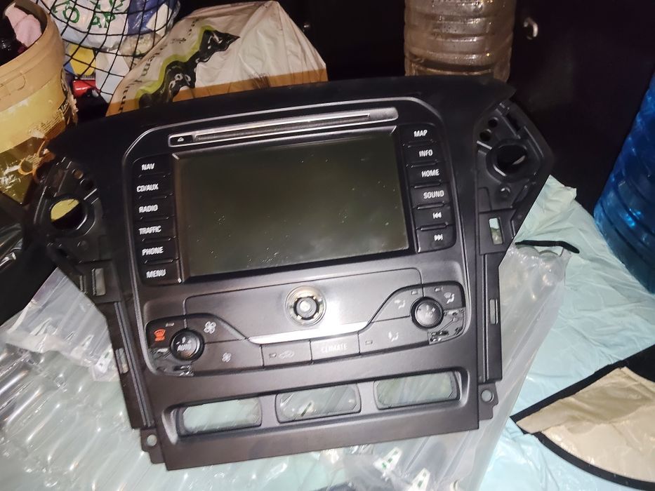 Auto-rádio Ford Mondeo 
Rádio / GPS / CD / DVD