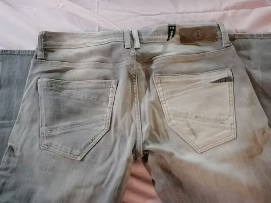 Calças novas veste  t 42 a 44 para desocupar