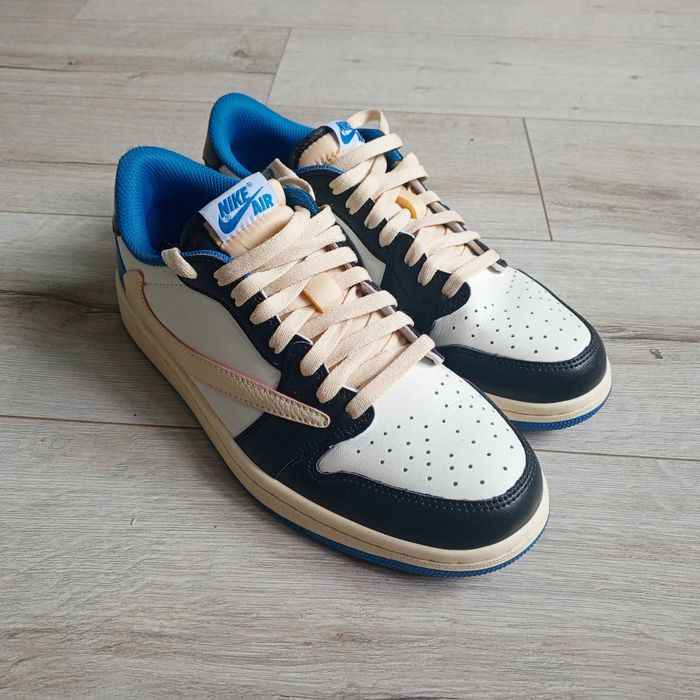 Jordan 1 low travis scott