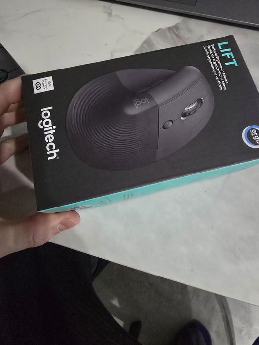 logitech lift з коробкою