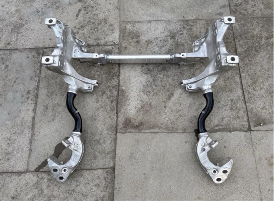 Балка підрамник Audi Q7 4M