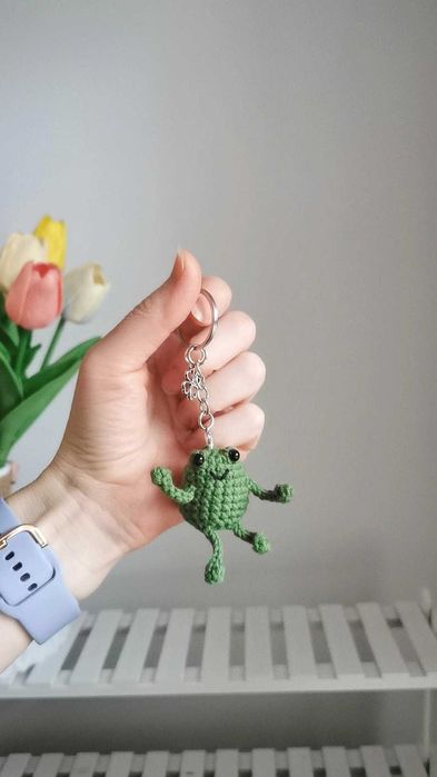 Żabka na szydełku, breloczek, zawieszka handmade
