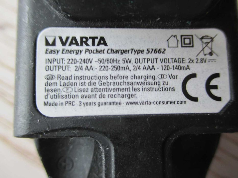 VARTA - ładowarka do bateri 4xAA/AAA