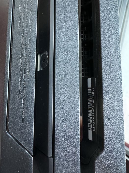 PlayStation 4 Pro 1TB + 2 pady