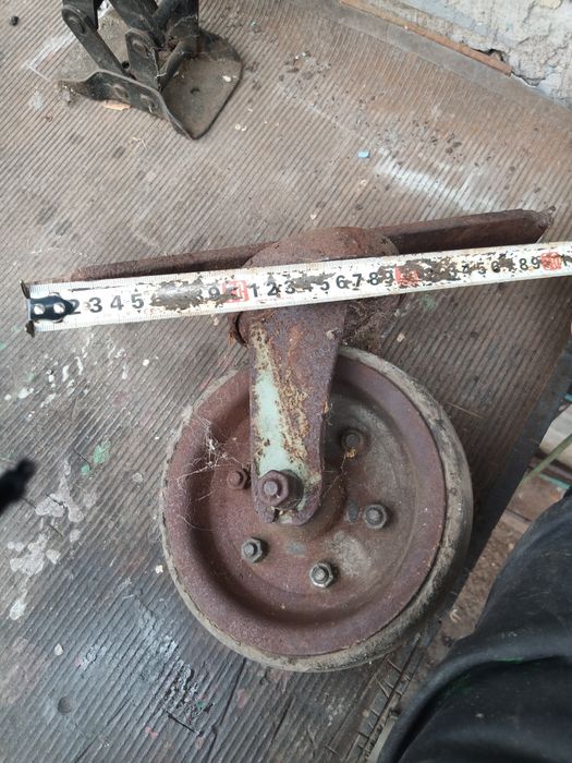 Ролик мебельный усилинный