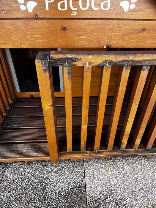 Casota para cão com alpendre