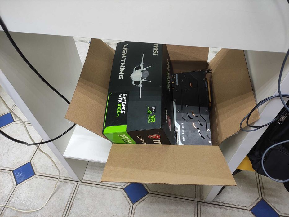 > Рідкісна відеокарта > GTX 1080ti > MSI Lightning < 11GB {_обслуговувалась на стрімах_} фото/відео є