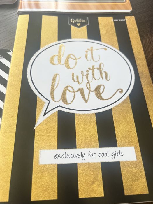 5 x Zeszyty A5 w kratkę i linie z brokatem