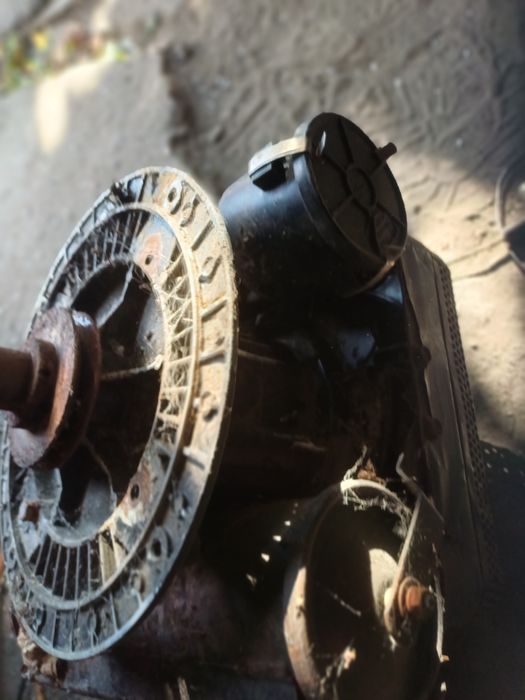 Silnik dwusuwowy od kosiarki